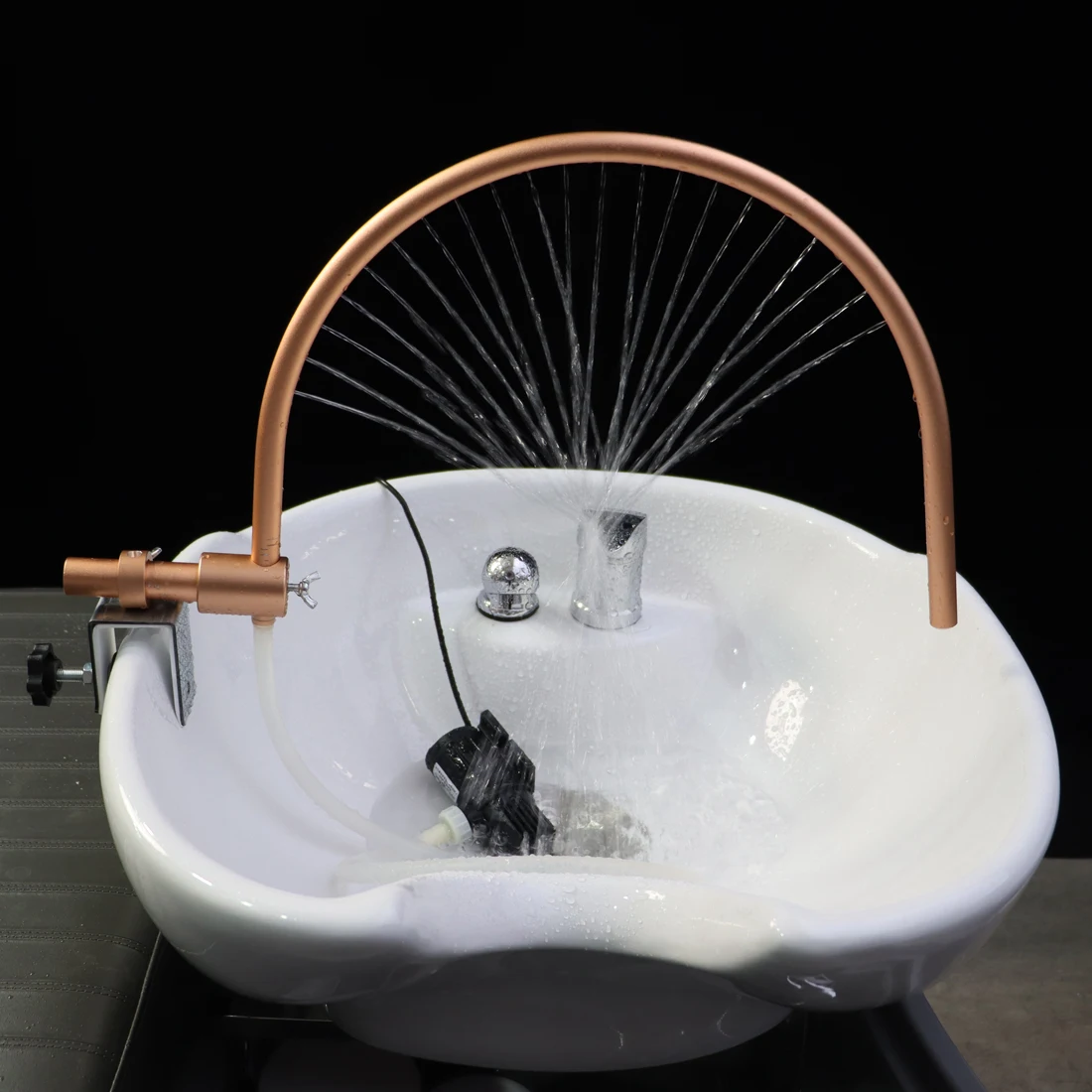 อุปกรณ์สปาหัวจ่ายน้ำเพื่อการบำบัดน้ำไหลเวียนของน้ำอุปกรณ์สำหรับร้านเสริมสวยแชมพูชามเตียงสไตล์ญี่ปุ่น 1