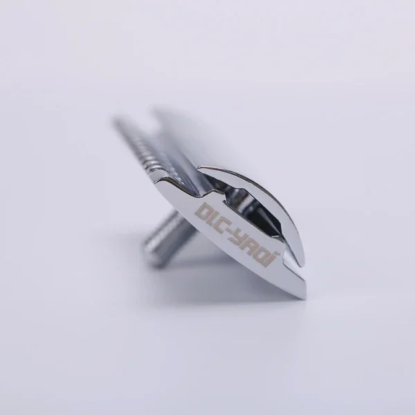 Der FLIPSIDE von YAQI" A Dual Comb Dual Aggression Level Herren-Rasierkopf in Chrom – Detail 2
