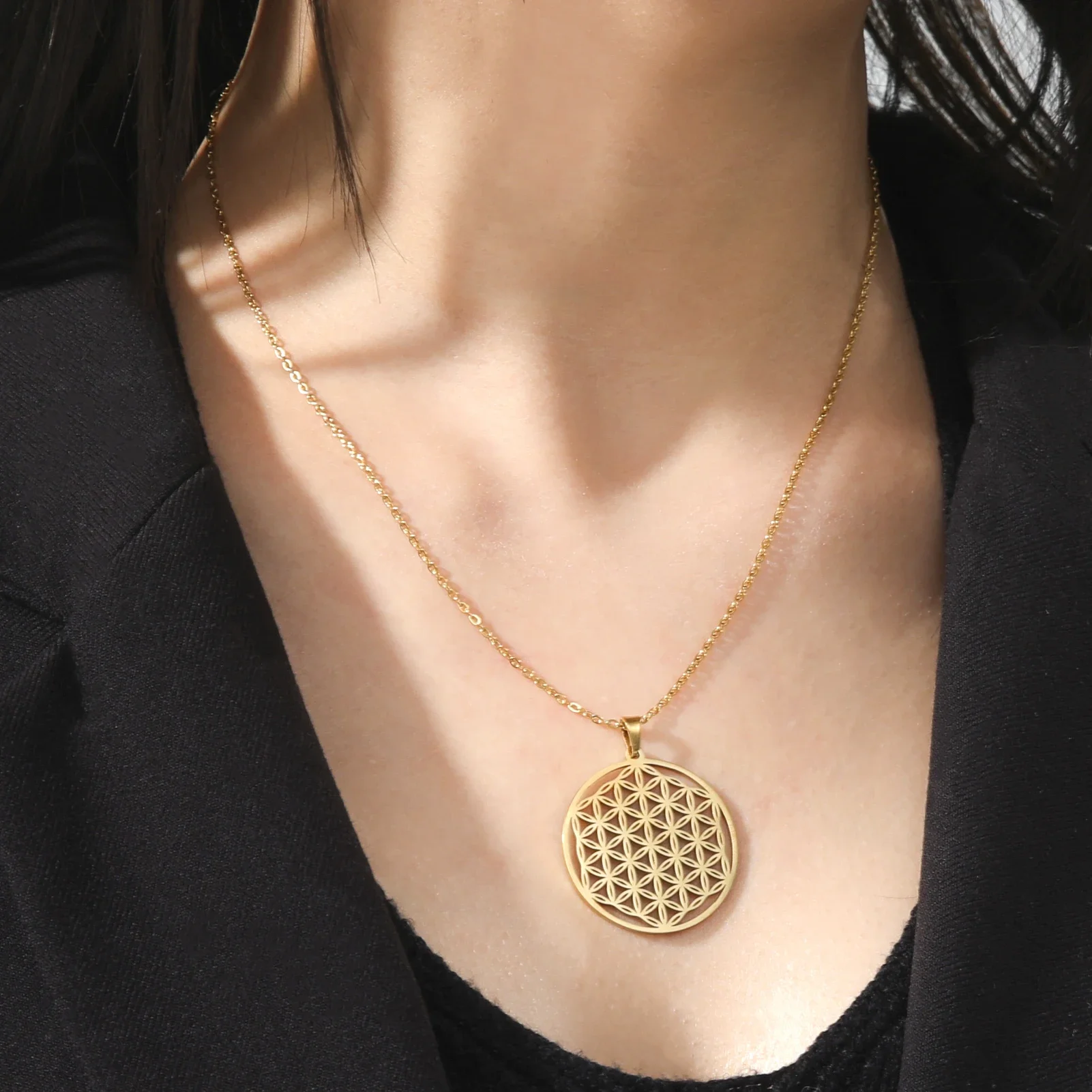 Skyrim Flower of Life Round Pendant Necklace Stainless Steel Golden Mandala Choker Chain Necklaces Jewelry Gift for Women Girls