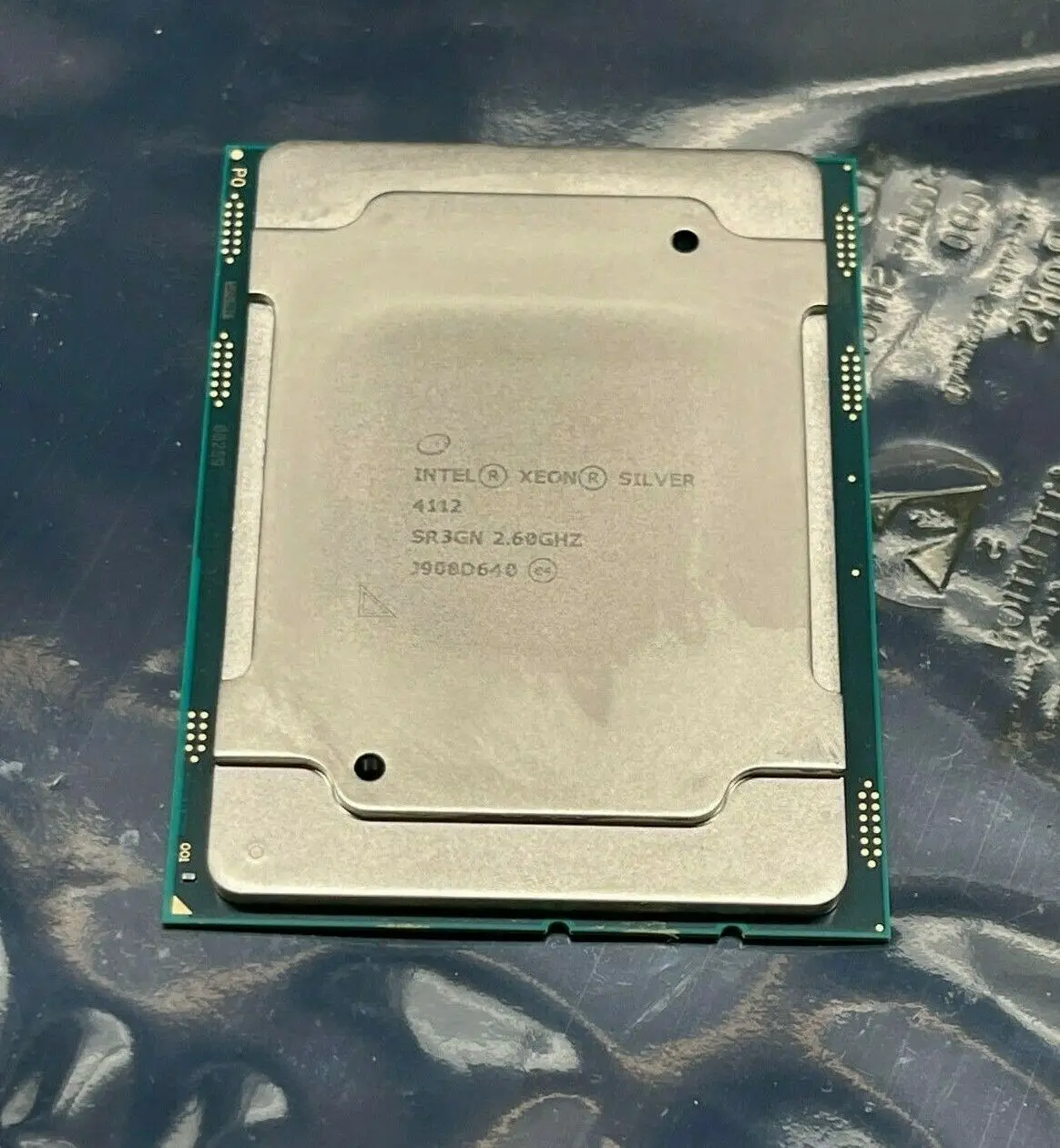 Intel-Xeon-Silver-4112-SR3GN-2-60Ghz-CPU.jpg