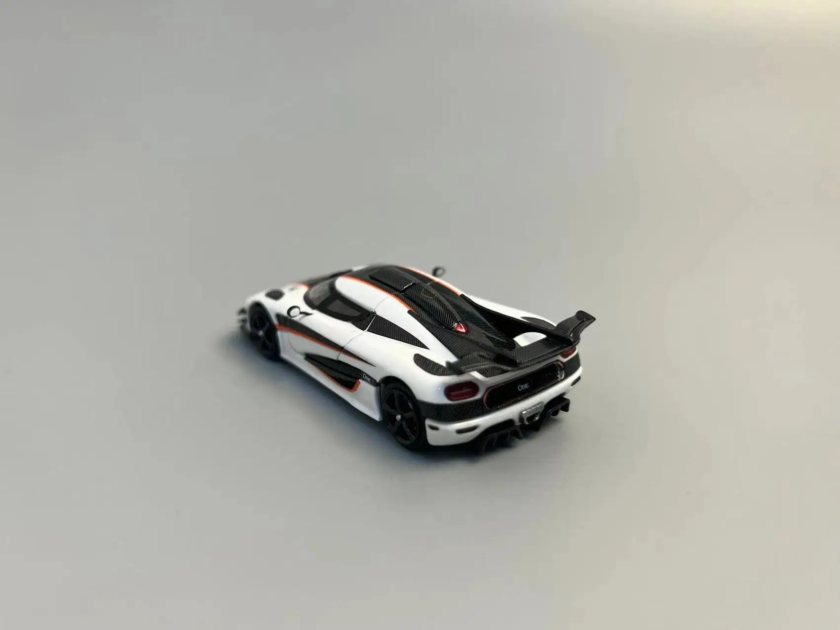 ミニカー VMB 1/64 Koenigsegg one 1 1/64 Koenigsegg One 1 by VMB resin model car review - YouTube