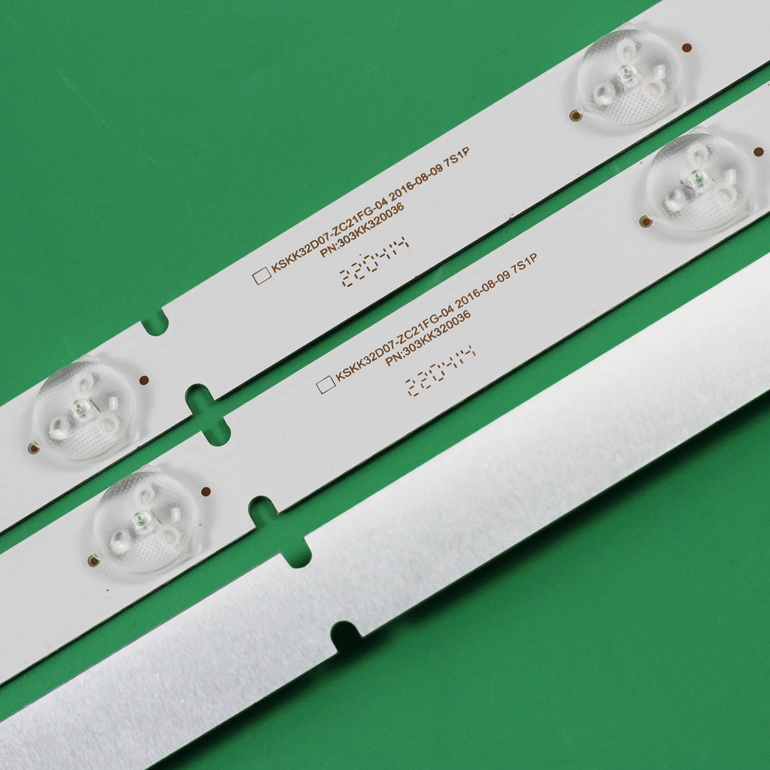 ο 3 / LED Ʈ Ʈ 7  KSKK32D07-ZC21FG-04 303KK320036 DEXP H32C7200K LED 32YD350