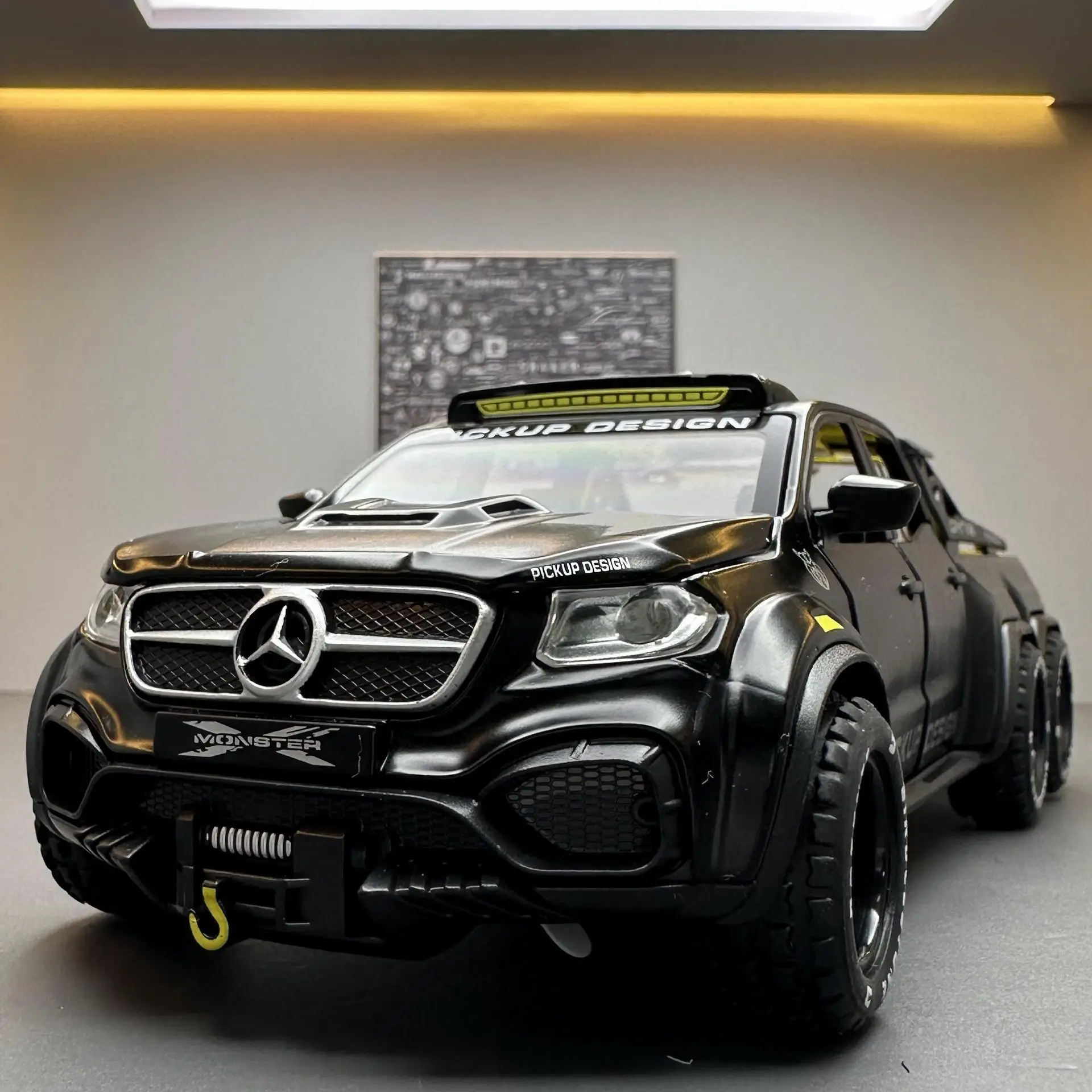 1:28 Benz X-Class Alloy Model Car 6X6 Off-road Vehicle With Sound Light Car Model Boomerang Toys For Children Adult Collection