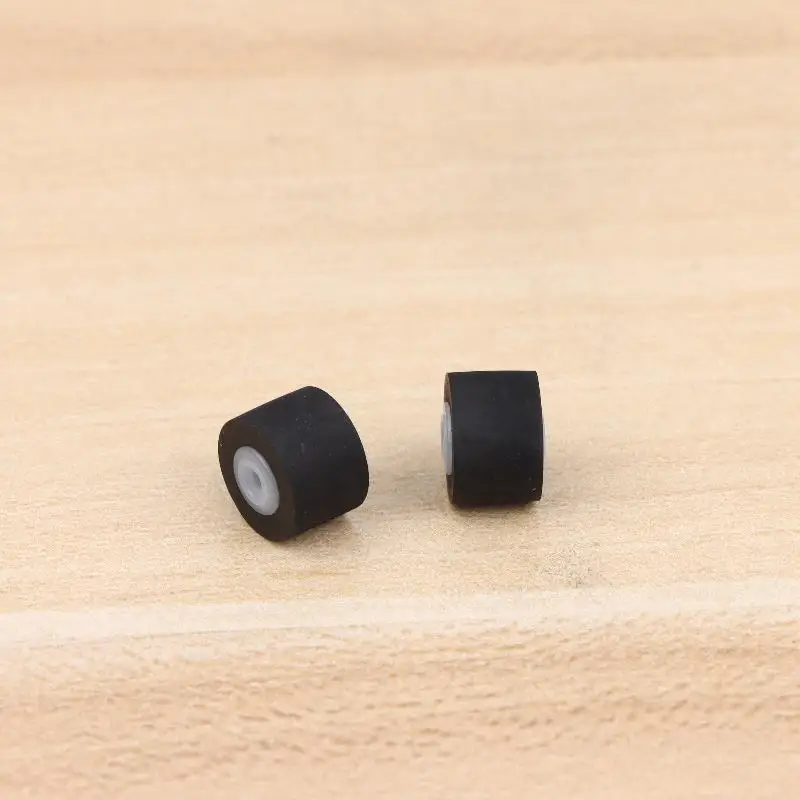 새로운 2Pcs 10.5x7.2x6.5x2mm 테이프 레코더 카세트 플레이어 용 고무 압력 롤러 워크맨 압력 레코더 플레이어 액세서리