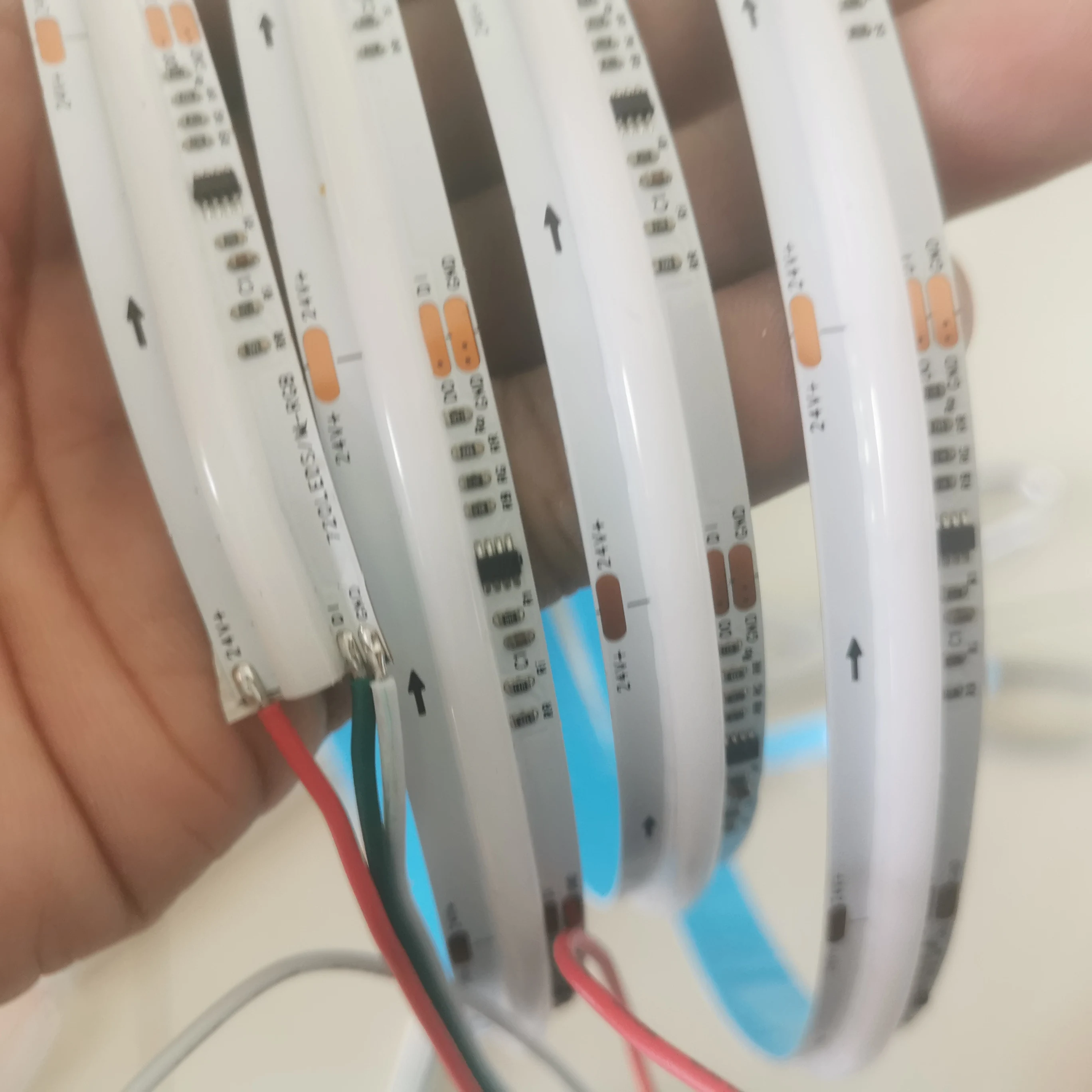 COB RGBCCT/WW/CCT 5IN1 LED 스트립 라이트 DC12/24V CRI90 어드레서블 픽셀 WS2811 칩 1200LM/미터 방수 IP67 COB RGBW