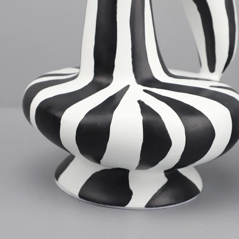 Black & White Vertical Resin Vase
