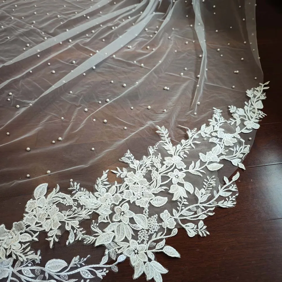 Velo Da Sposa A Uno Strato Con Pettine – Pizzo E Finte Perle – Modello Cattedrale B24 Fatto A Mano