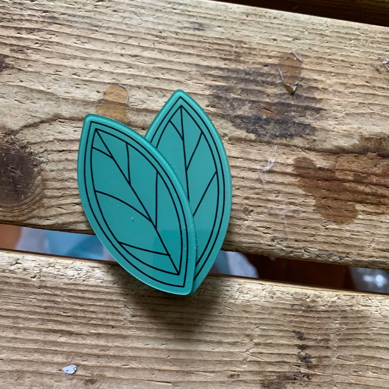 

Anime Kaijin Kaihatsubu no Kuroitsu-san Kuroitsu Touka leaf Hairpin Duckbill Clip Hair Accessories Cute Cosplay Prop 7cm