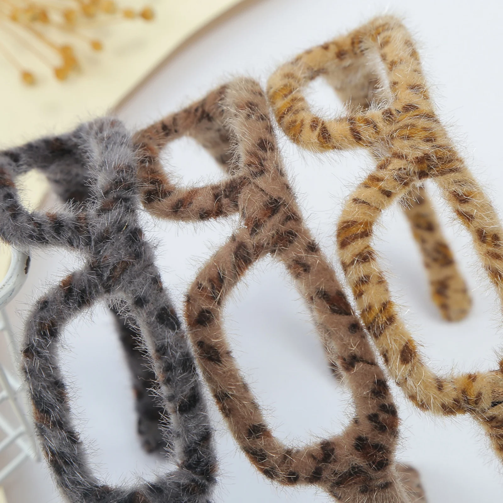 1PC Autumn Winter Trendy Leopard Print Fluffy Glasses Warm Fuzzy Hair Accessories, Essential Fall Winter Styling Decor For Daily