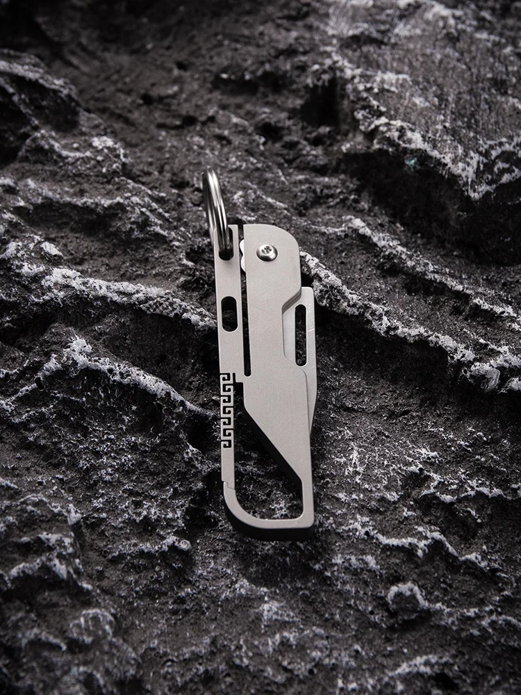 Super Lightweight Men Titanium Waist Hanging Keychain Portable With Folding High Hardness D2 Steel Small Knife Car Key Chain