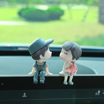 Ornamenti per auto famosi in Internet Decorazioni interne per auto Simpatiche coppie che si baciano Bambole Ornamenti decorativi per veicoli elettrici