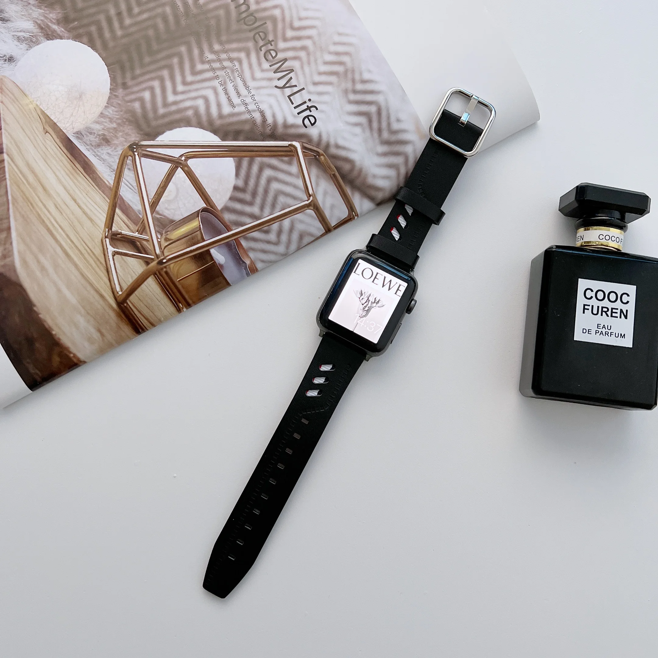 Leather strap For Apple Watch Band 45mm 41mm 44mm 40mm 42mm 38mm 49mm Breathable Bracelet Wristband For iWatch 8 7 6 5 4 SE belt