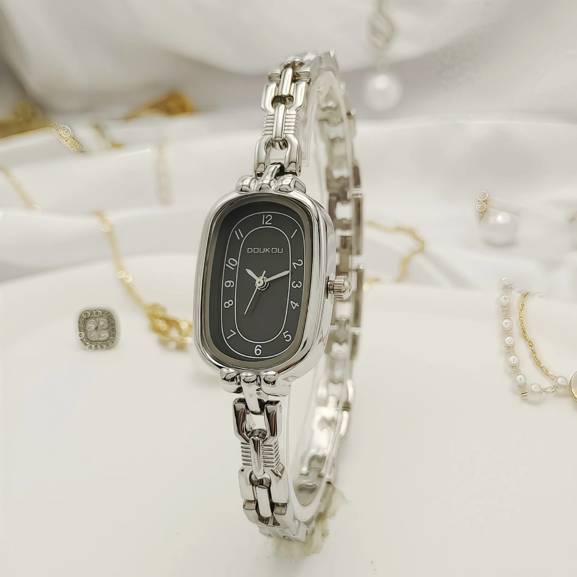 Fashion women's oval watch, vintage quartz temperament bracelet watch