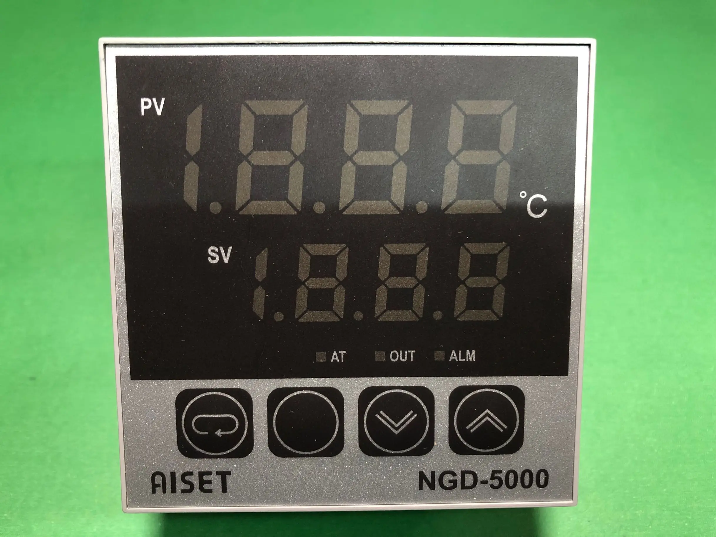 

NGD-5411 Shanghai Yatai Instrument Temperature Controller NGD-5000 5412 5421 5401 5441 5400