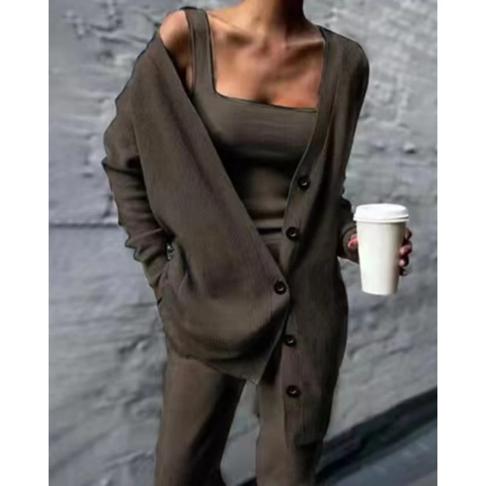 Рисунок 3 - Женский трикотажный костюм из трех предметов