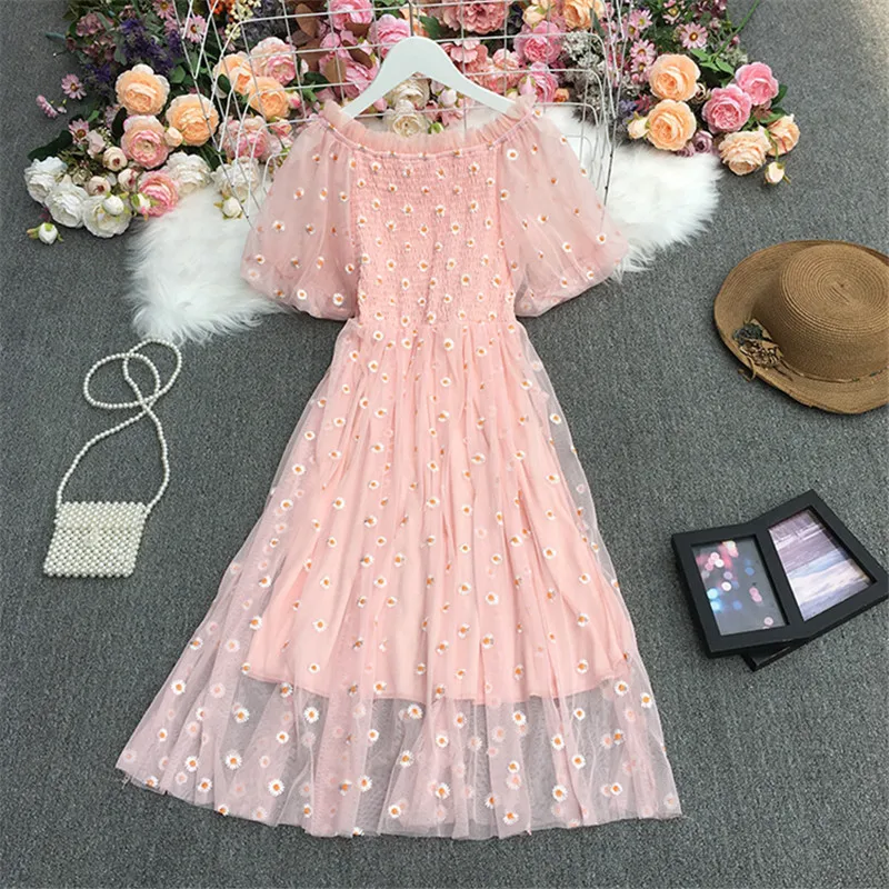 

Summer Slash Neck Daisy Floral Embroidery Lace Dress Women Sweet Puff Sleeve Folds Mesh Dress Ladies A Line Long Party Vestidos