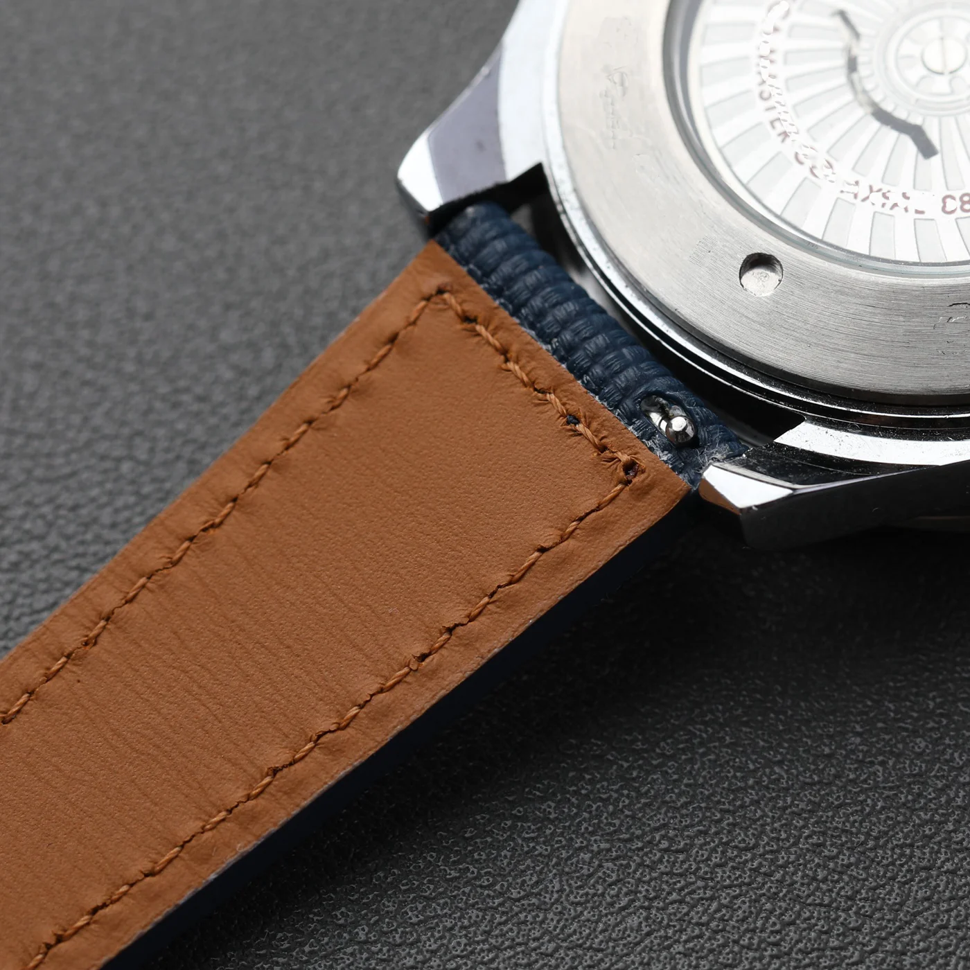 Premium Waterproof Fluororubber Leather Strap - Quick Release, Soft, Retro Design in Blue, Black, and Brown