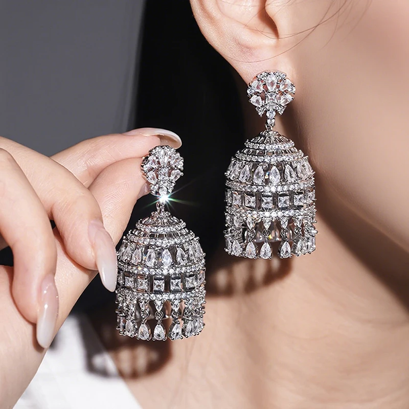Huitan Silber Farbe Frauen Tropfen Ohrringe Chime Design Party Täglichen Übertreibung Zubehör Intarsien Glänzende CZ Luxus Charming Schmuck – Detail 9