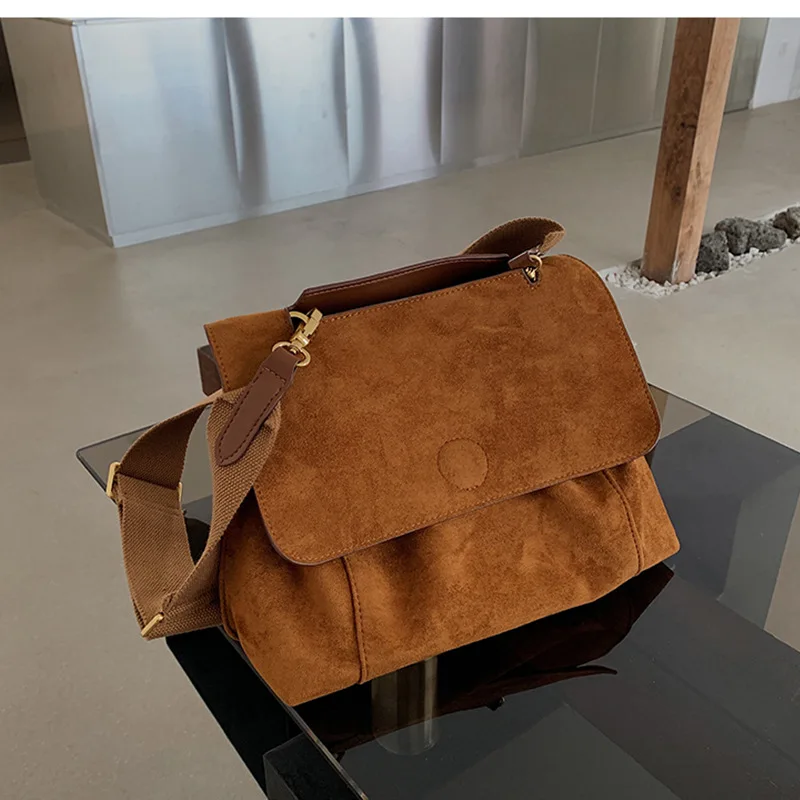 

Fleece Shoulder Bag Female Frosted Leather Crossbody Bag Retro Crossbody Bag Large Capacity Messenger Bag Autumn Winter