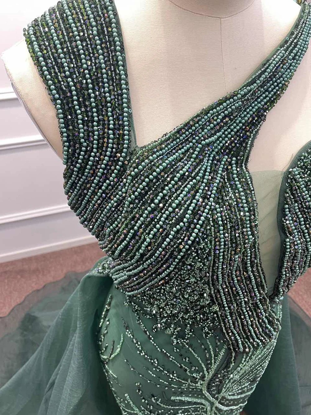 

Dark Green Pearl Beading Dubai Evening Dreses One Shoulder Tulle Skirt Mermaid Luxury Arabic Formal Party Prom Gowns Vestidos