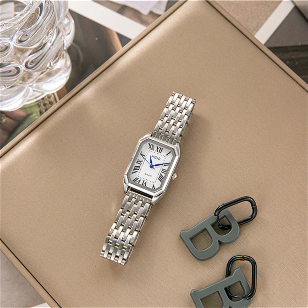 Рисунок 5 - Женские прямоугольные часы с римским дизайном