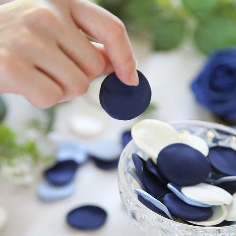 100 stücke Seide Rose Blütenblätter Staubigen Blau Navy Blume Blätter für Hochzeit Blumen Mädchen Korb Gang Streuen Abendessen Tisch Home dekoration