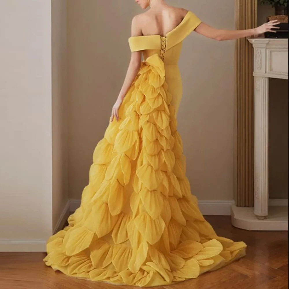 فساتين سهرة أنيقة مخصصة مع الكشكشة قطار قبالة الكت...