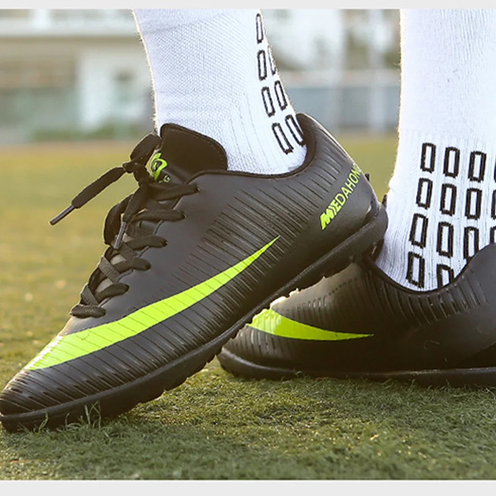 1 Pair Soccer Shoe Football Sneakers Breathable Rubber Washable Convenience Protective Wear-resistance Fine Workmanship
