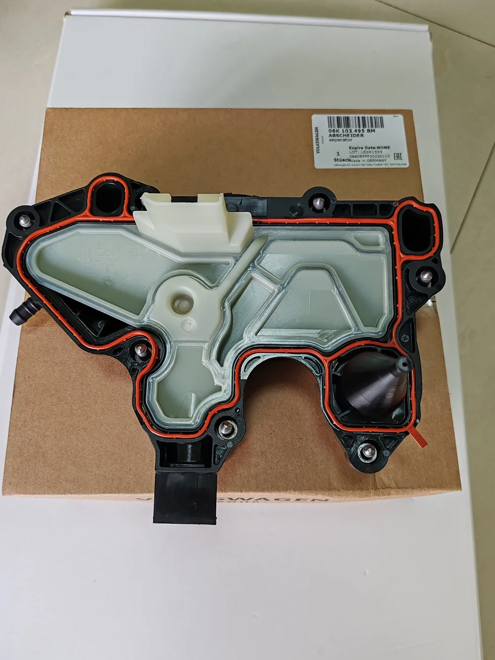 Genuine Engine oil separator With Gasket Assembly 06K-103-495-BM For 15-21 Audi A3 A4 Q3 Volkswagen Golf 06K103495BM