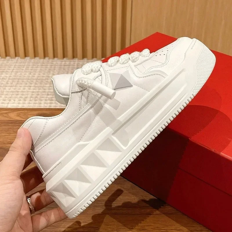 Luxury and trendy small white shoes men's latest thick sole increased breathability casual board shoes lightweight sports shoes 5