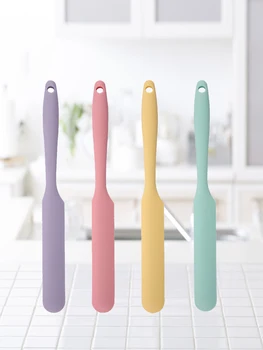 Food-Grade Silicone Long Cake Spatula – Heat-Resistant 1