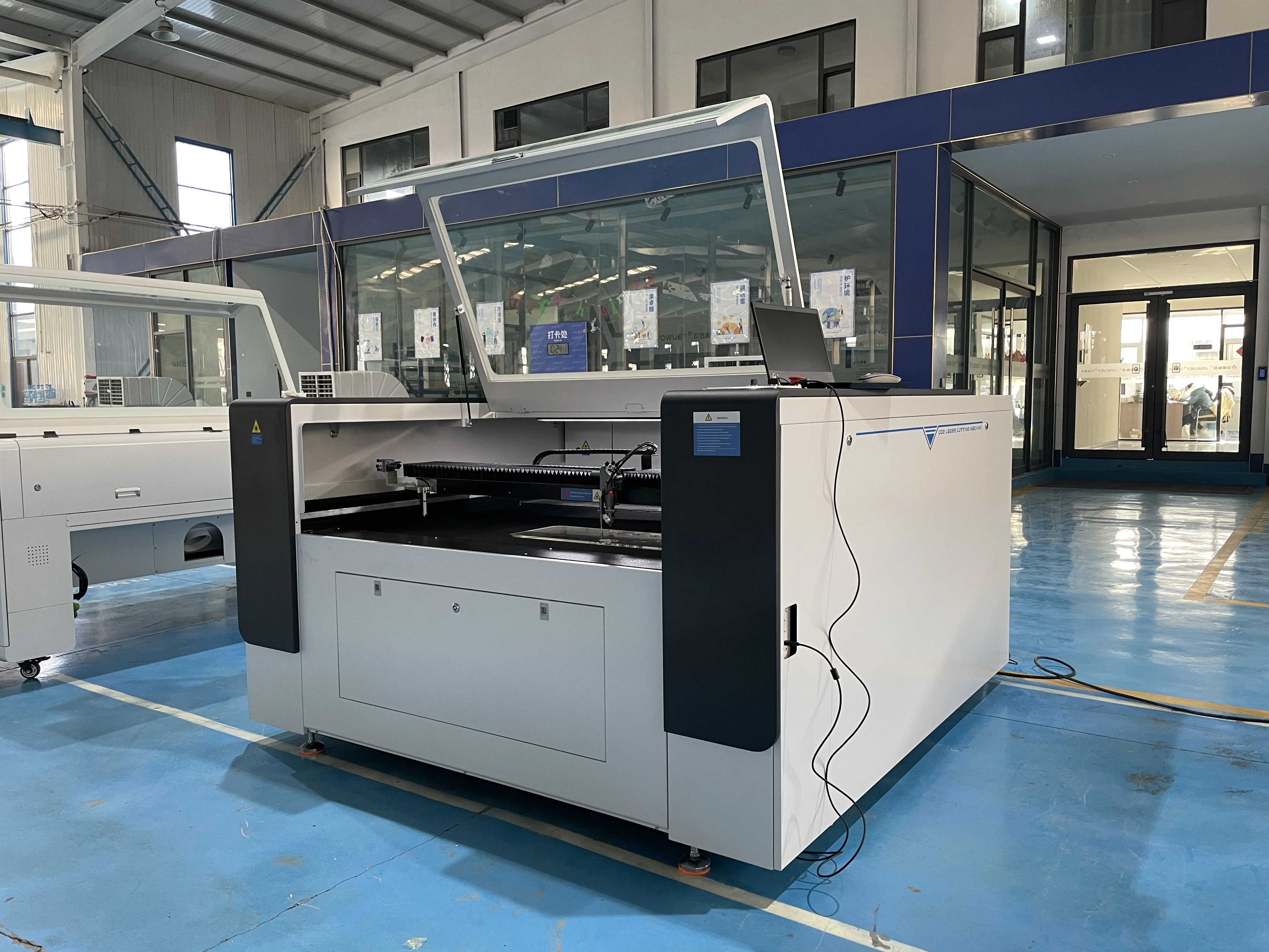 ROBOTEC 1300x900mm 크기 150w CO2 레이저 커터(강철/골판지용) CNC 레이저 절단기 가격 MDF 레이저 조각기