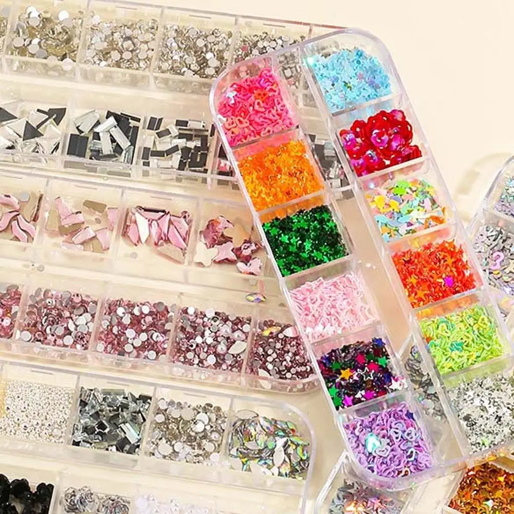 12Grids Star Moon Nail Charms Decorazioni Per Unghie 3D Paillettes Laser Triangoli Cuore Hollow Rivet Studs Forniture Steel Balls Manicure