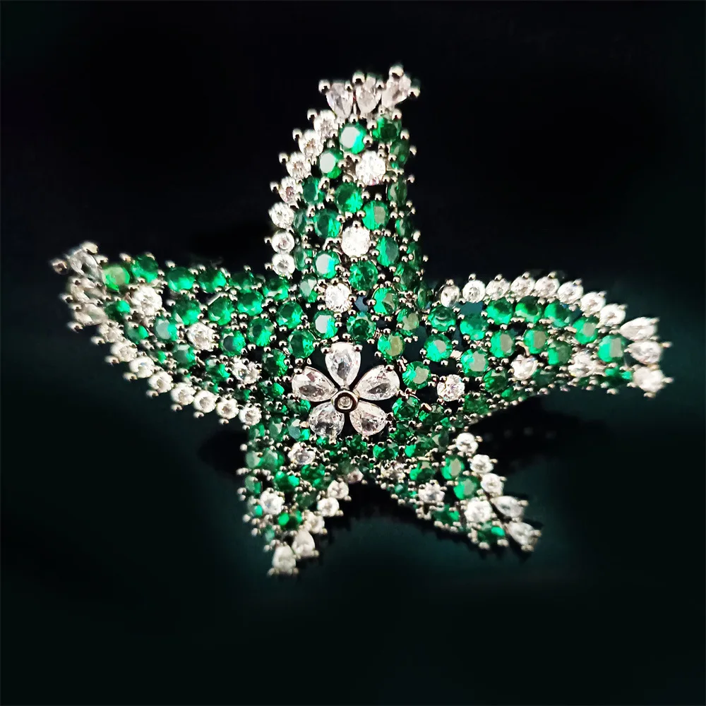 High Grade Copper Inlaid Zirconium Starfish Brooch Exquisite Red Green Blue Zircon Pentagram Coat Coat Suit Accessories Pin