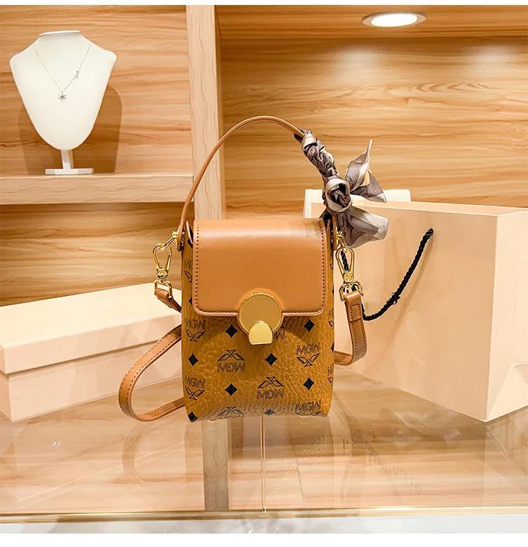 

Designer Shoulder Bag with Large Capacity for Summer, Perfect for Phones and Small Items luxury designer handbag