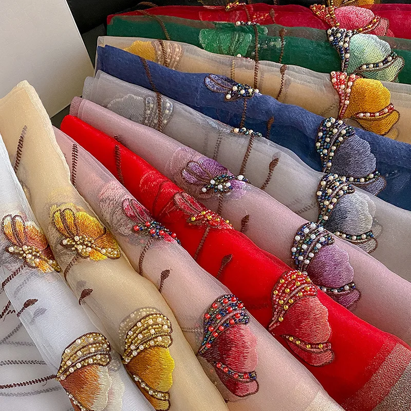 Sciarpa misto lana e seta semi trasparente con tulipani e perline per mezze stagioni (90*180cm) 50 Sciarpa misto lana e seta semi trasparente con tulipani e perline per mezze stagioni (90*180cm) - immagine 10