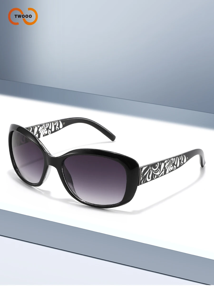 Chic Oval-Frame Women's Sunglasses with Unique Pattern Design
