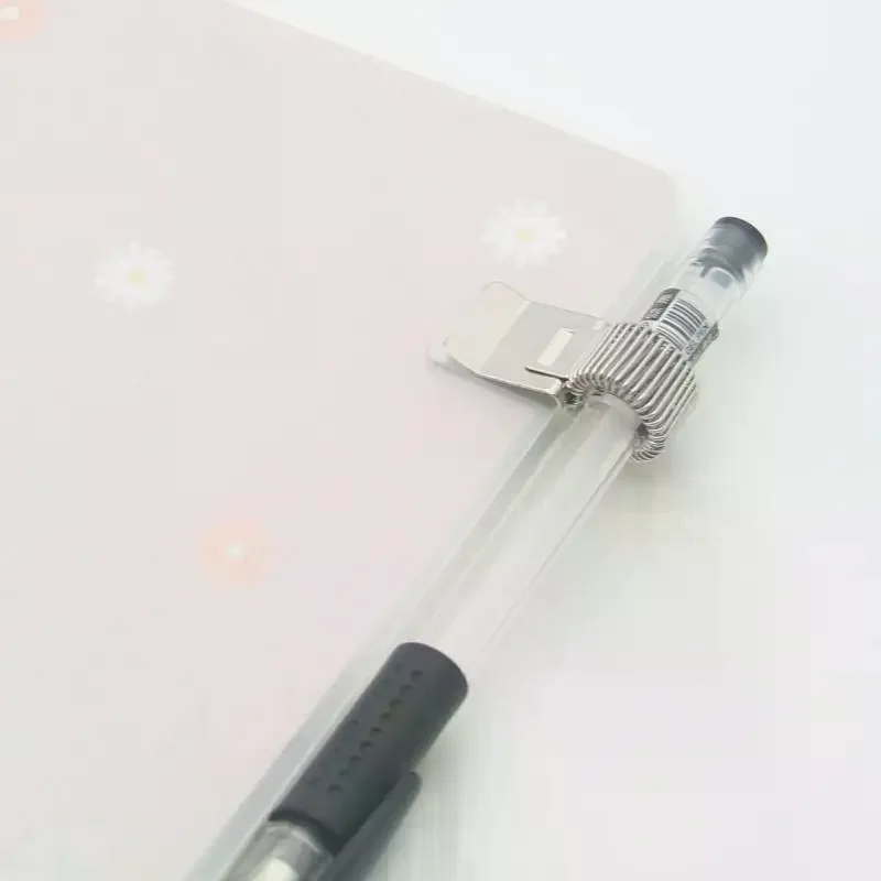 1/3/5Pcs 다기능 텔레스코픽 스프링 전기 도금 펜 클립 메모장 휴대용 스프링 펜 슬롯 고정 문구 액세서리