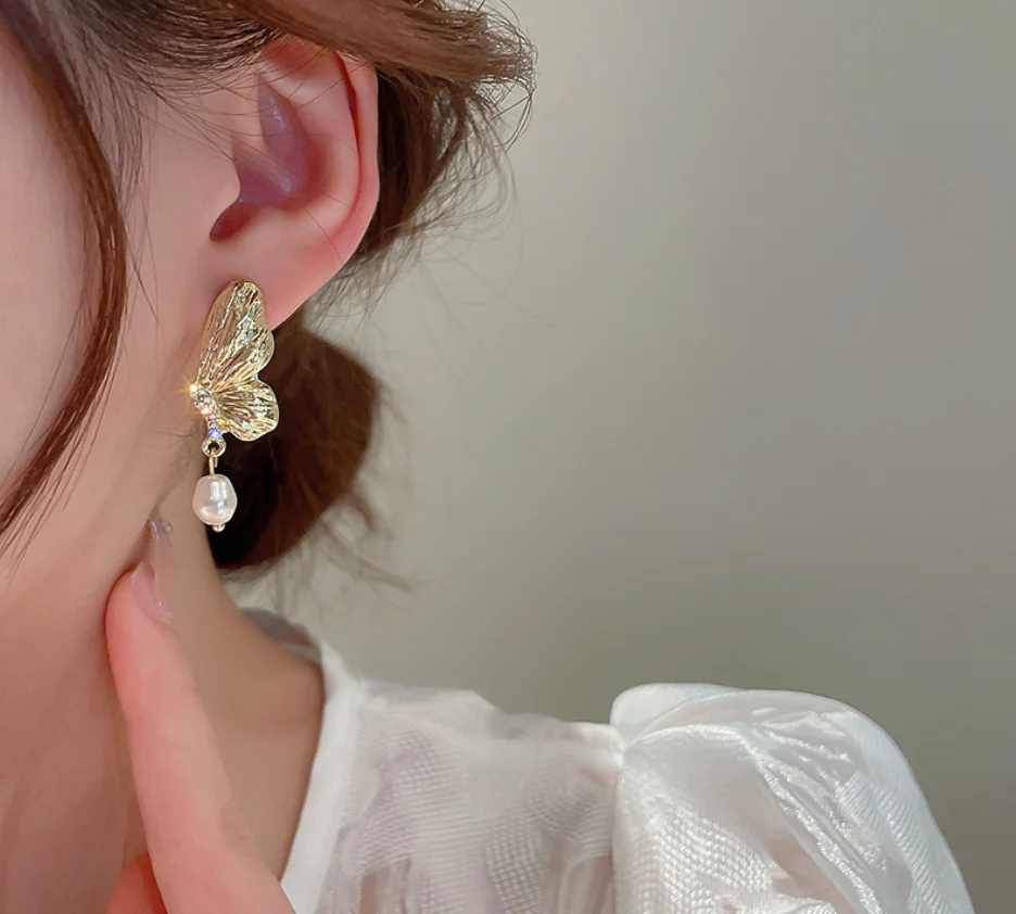 S925 silver needle alloy pleated butterfly Baroque Vintage Pearl Earrings for women Fashion Jewelry