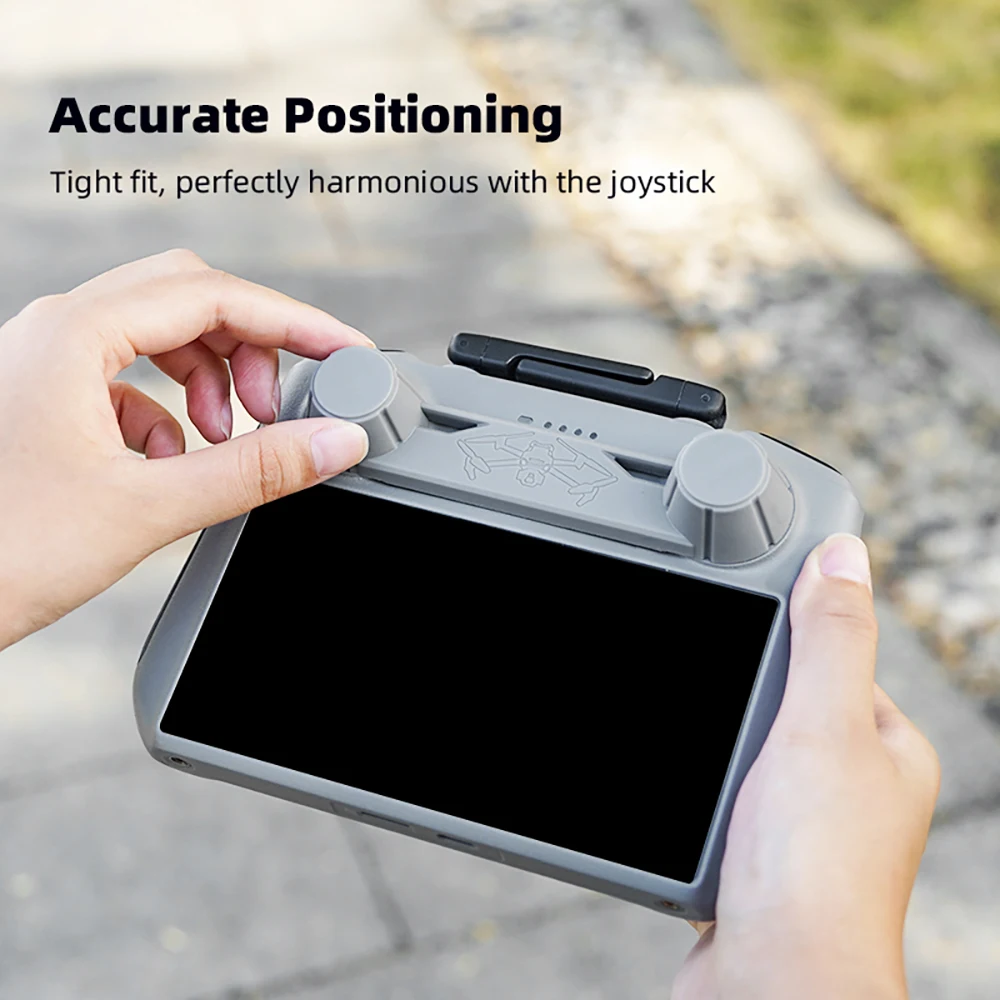 Protège-manette gris pour DJI Mini 3 Pro, Mini 4 Pro et Air 3, montrant le clip de fixation sécurisé.