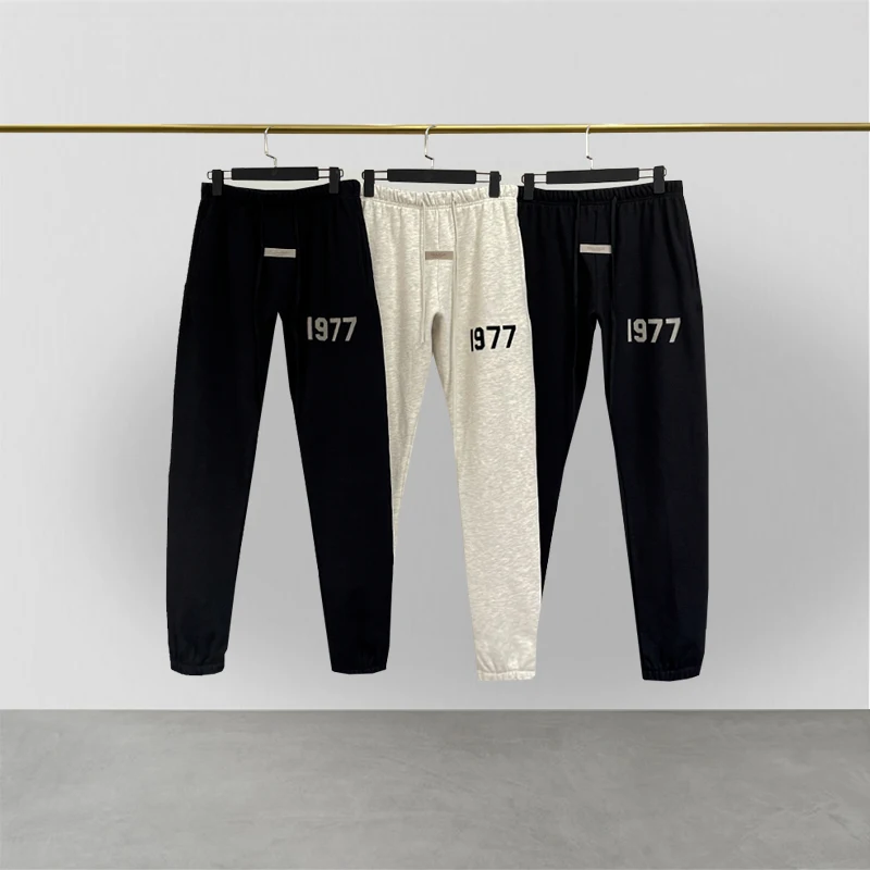 

A must-have for men, fleece 1977 street hip hop quick-drying breathable cotton casual sweatpants are versatile