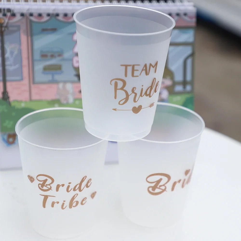 10 Stück Team Bride To Be Cups Kunststoff-Trinkbecher für Bachelorette, Brautparty, Junggesellinnenabschied, Party-Dekoration, Hochzeit, Partyzubehör