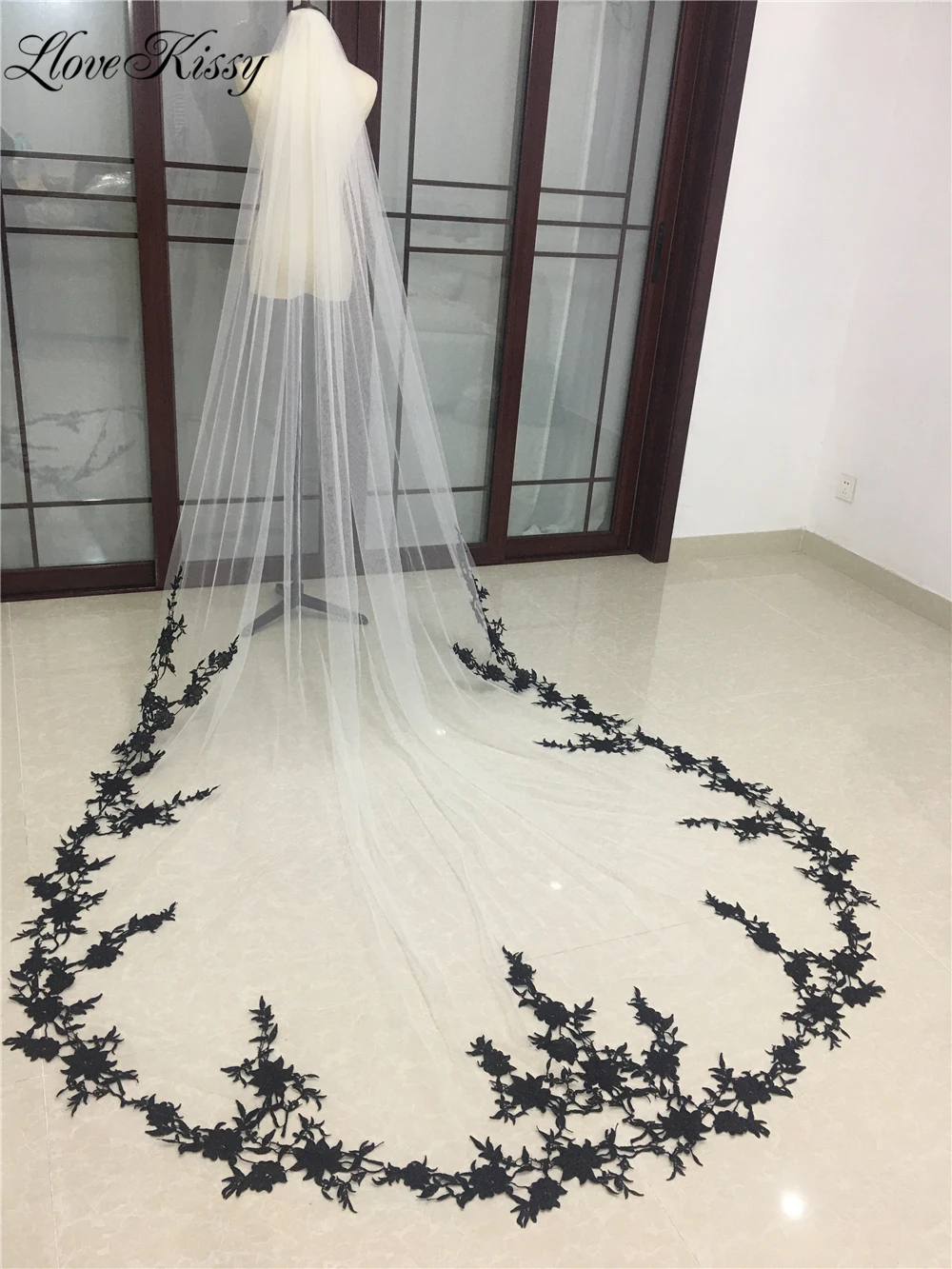 https://ae01.alicdn.com/kf/S853df0965a184a698054eab9d7079eb4F/Wedding-Veil-for-Bride-Long-Black-Lace-Appliques-Floral-Elegant-Bridal-Veil-Cathedral-Bride-White-Ivory.jpg