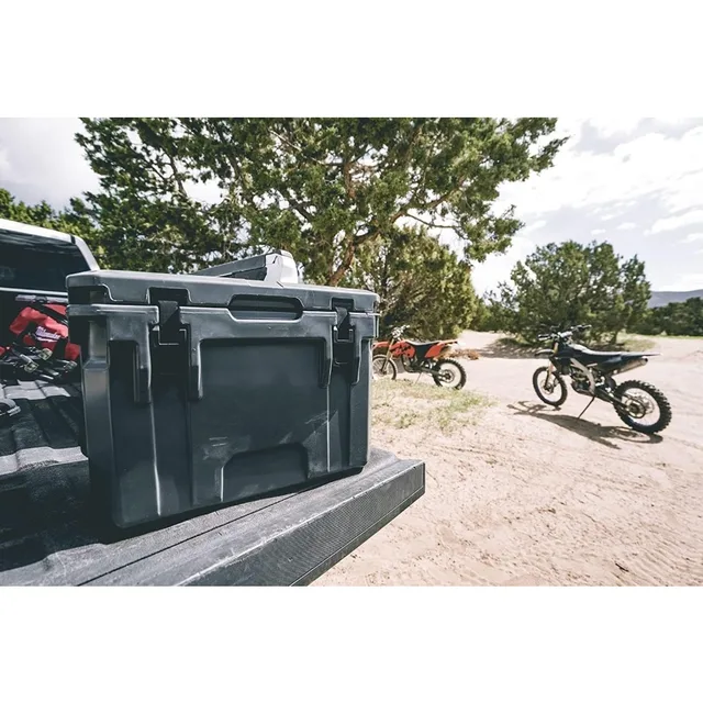 25QT Roto-Molded Ice Cooler 4
