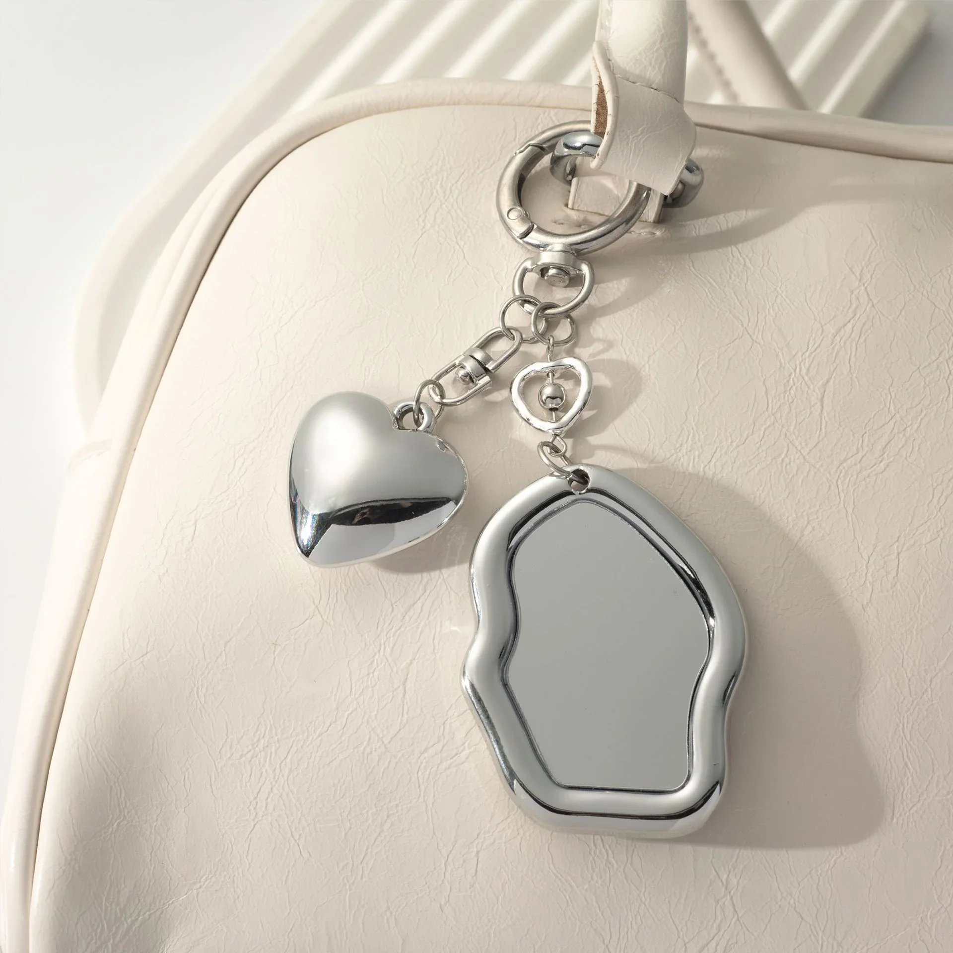 Y2k 미러 키 체인 가방 참 펜던트 휴대용 메이크업 거울 학생 컴팩트 귀여운 미니 포켓 거울 이어폰 카메라 펜던트