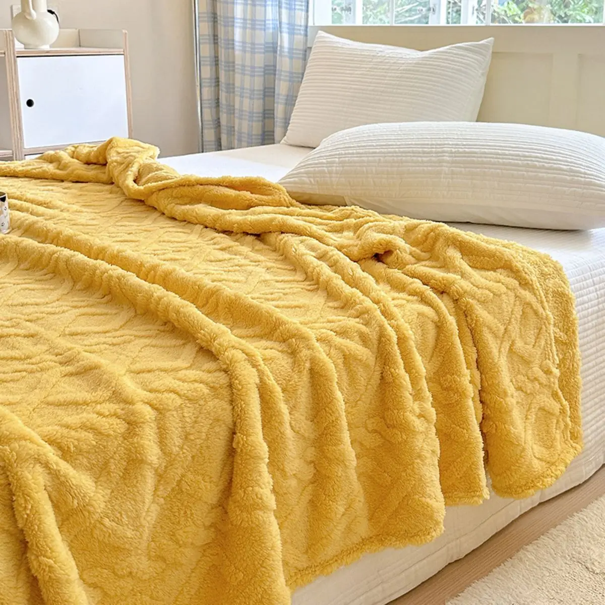 Fashionable Tafu Velvet Blanket, Skin Friendly, Comfortable and Soft Blanket, Suitable for All Seasons 4