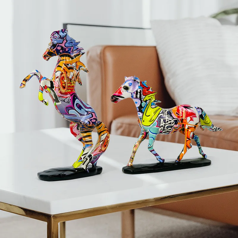 

Aesthetic Graffiti Painted Horse Statuette Decoration Statues Sculptures Figurines For Interior Modern Home Interior Livingroom