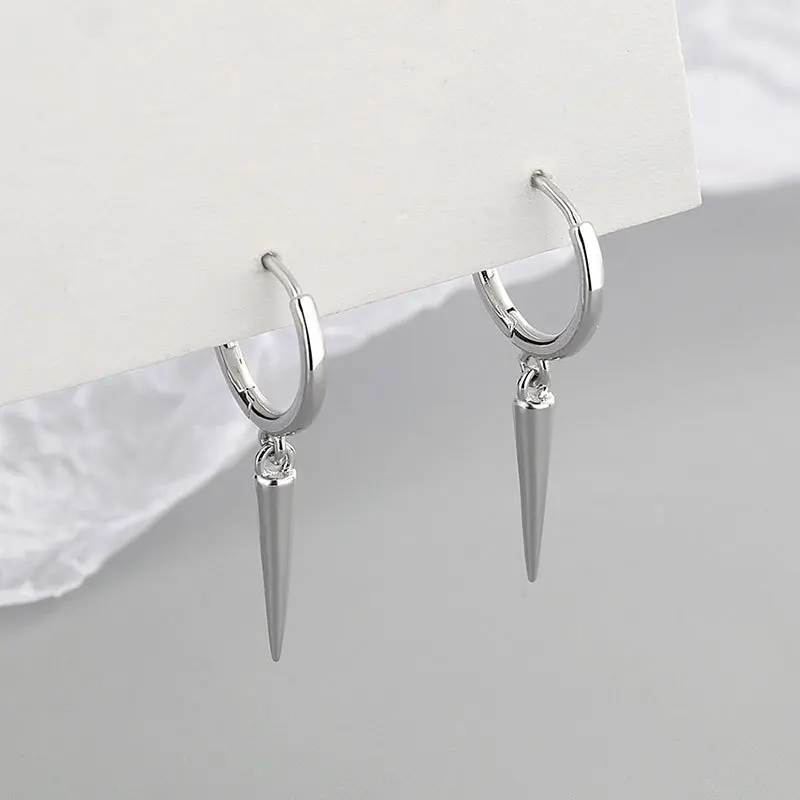 

Женские серьги-гвоздики из серебра 925 пробы