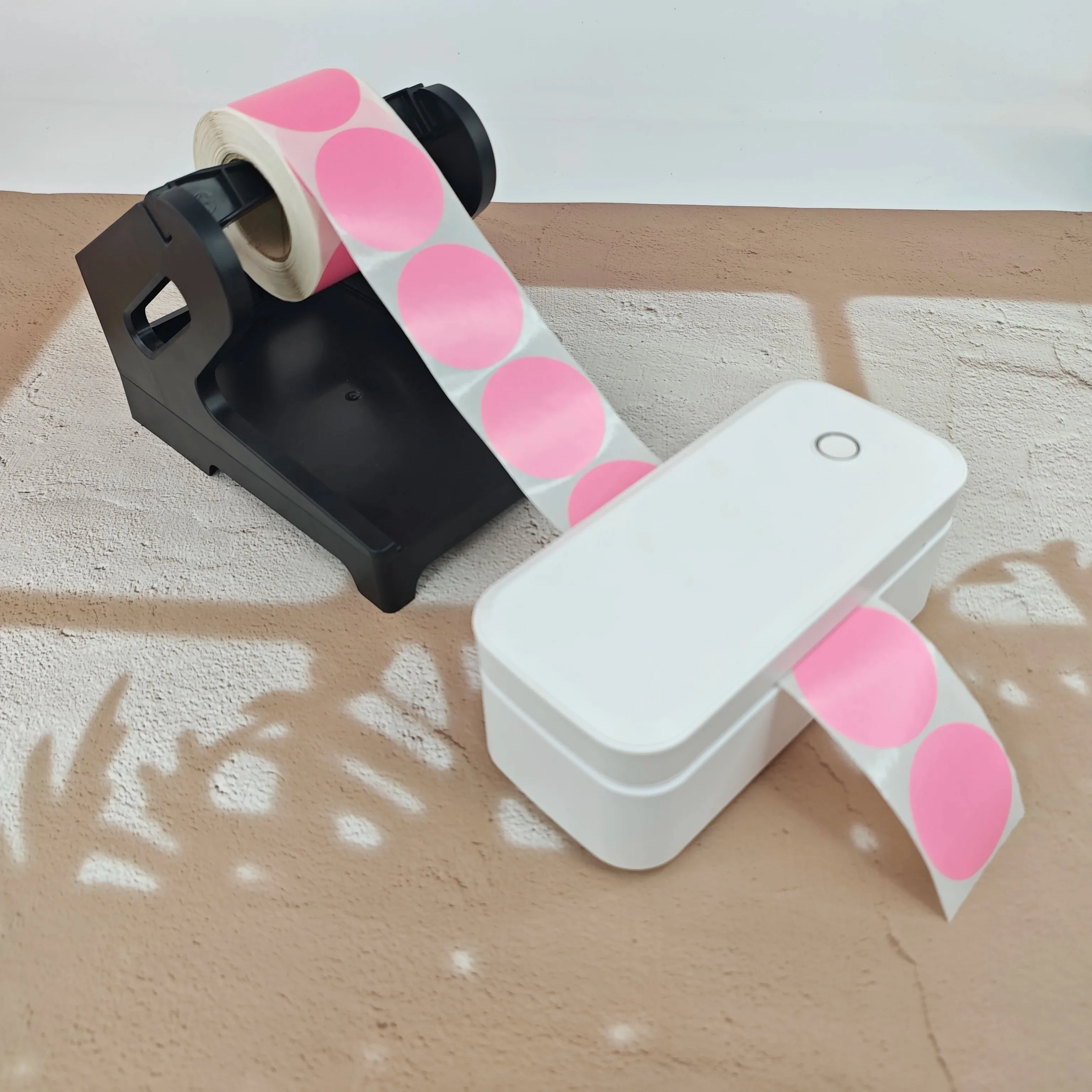 Supporto per etichette, porta etichette per spedizioni, accessorio da scrivania per stampanti, per etichette in rotolo e a foglietti, per piccole imprese, fabbriche e uffici. - immagine 3