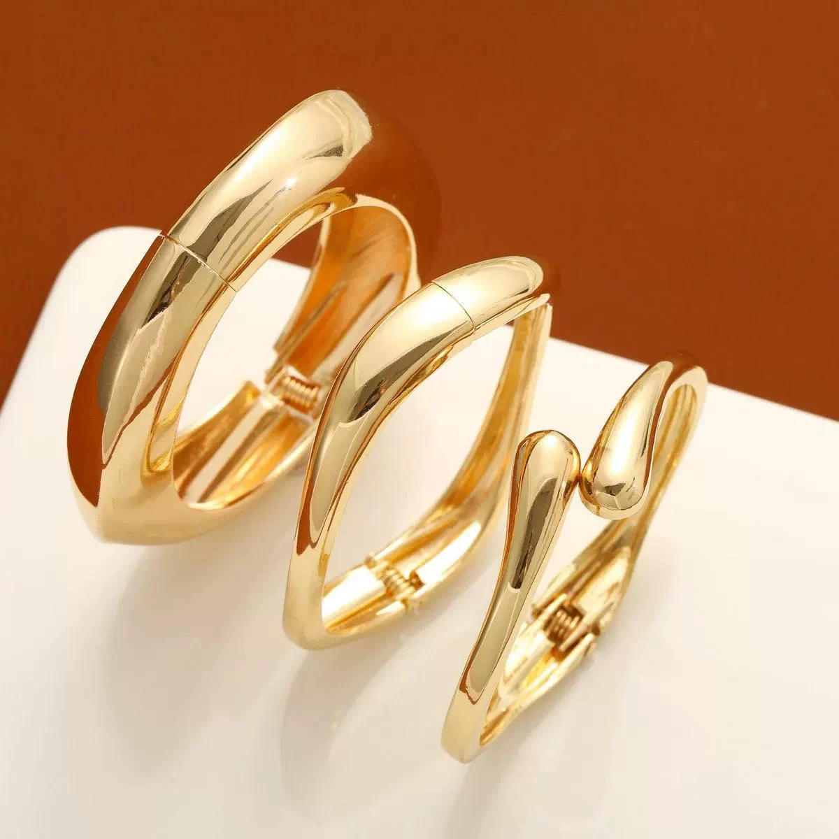 Elegant Minimalist Gold Chunky Cuff Bangle - Waterproof Retro Jewelry Accessory